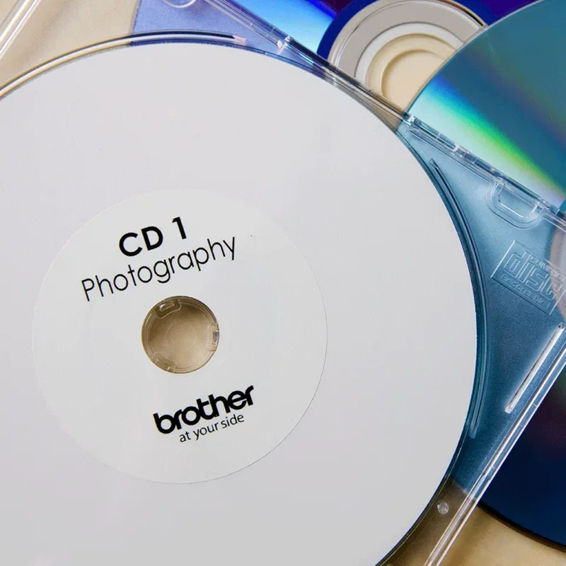 Rouleau d'étiquettes pour CD/DVD Brother original noir sur blanc, 58 mm - DK-11207