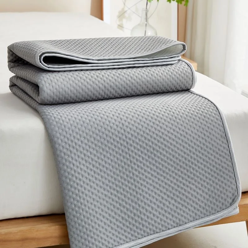 Matelas Rafraîchissant en Soie Glacée – Tapis de Lit Respirant, Lavable et Doux pour la Peau