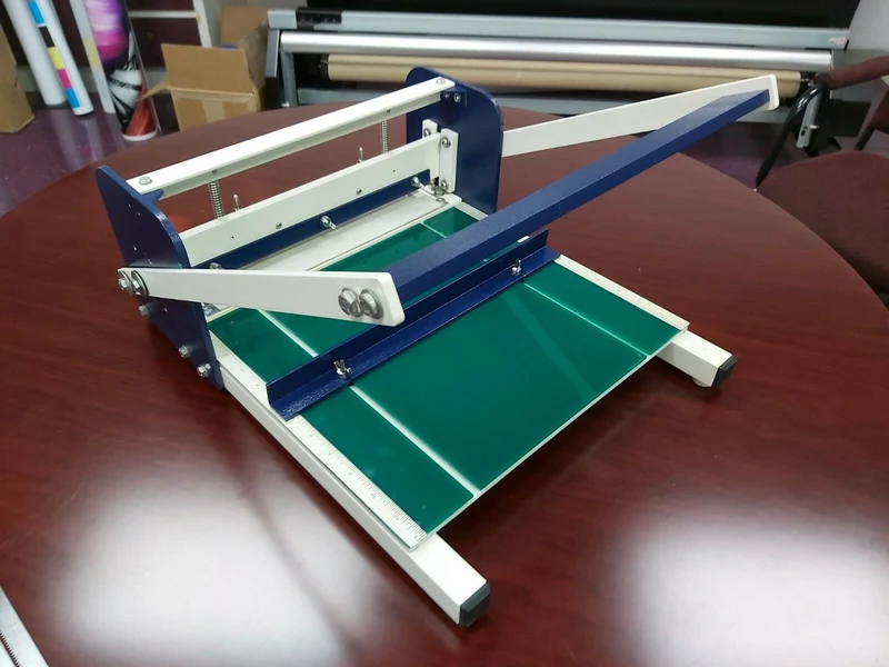 Tabletop Manual Perforating and Scoring Machine