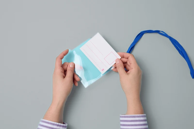 Poche de carte transparent en stock