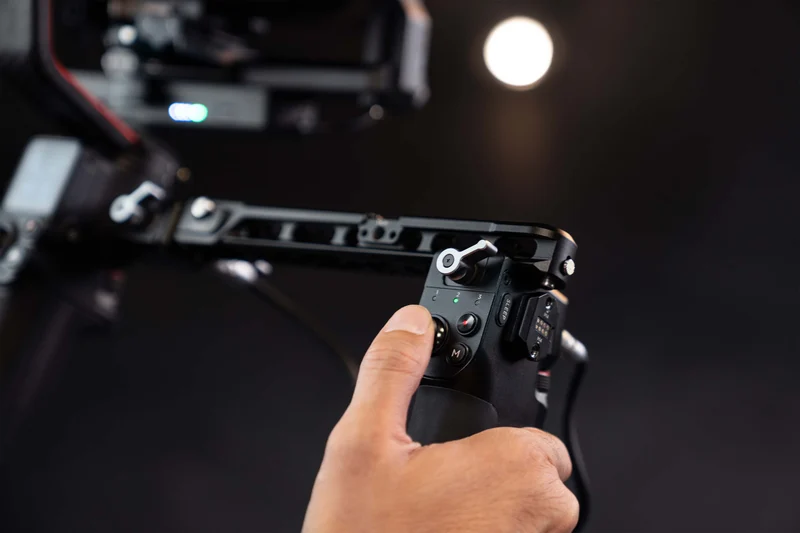 Dispositif d’attache de support pour RS 2