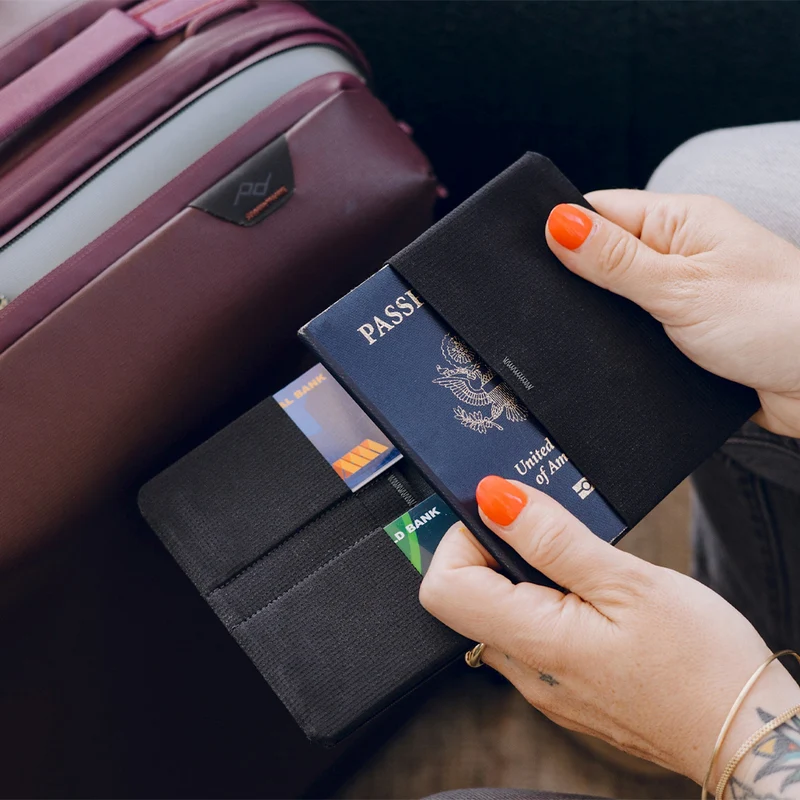 Portefeuille passeport (Éclipse)