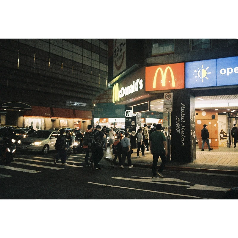 RETO Film Couleur Rayonnant GLOW 400 (35mm/27 poses)
