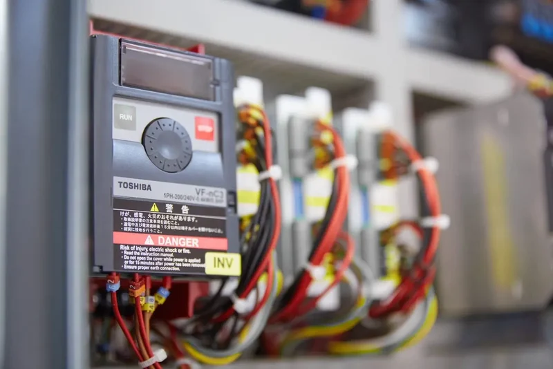 Distributeur d'étiquettes LD70 et machine de fixation